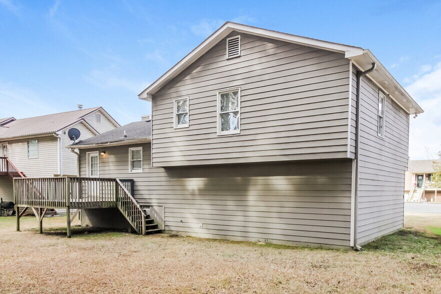 Building Photo - 23 Southview Dr