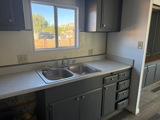 Building Photo - 64180 Thomas Ave