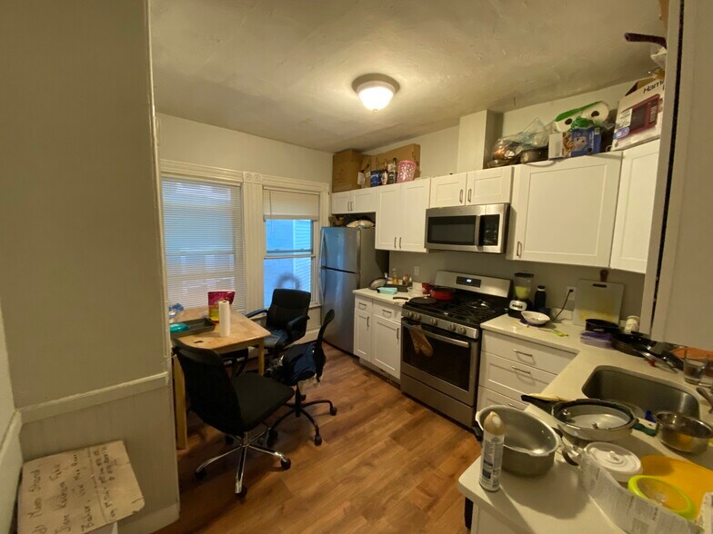 Building Photo - 80 Hillside St