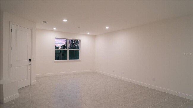 Building Photo - 4867 Cross Pr Pkwy