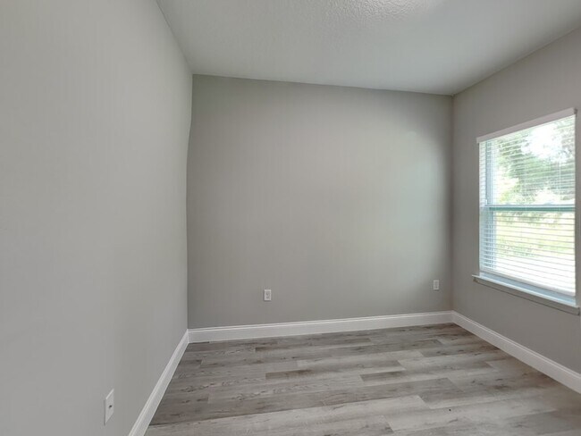 Building Photo - 11604 N Kenlake Cir