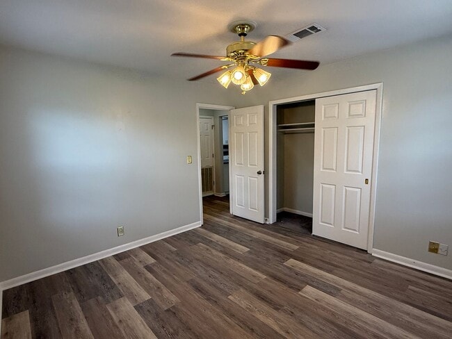 Building Photo - 2BR Duplex with Washer/Dryer + Fresh Updates + Lawn care included