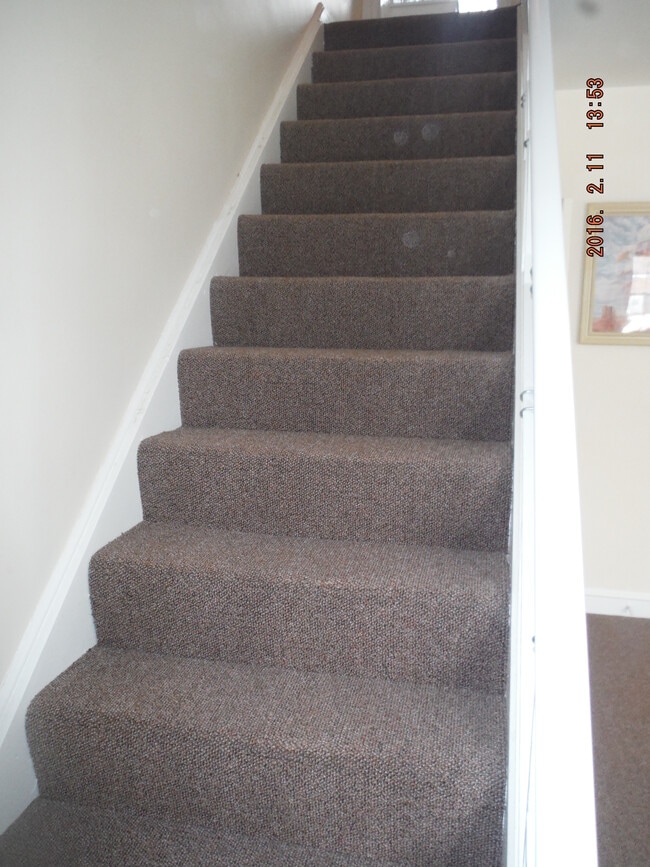 Stairs to 2nd floor - 200 Maplewood Dr