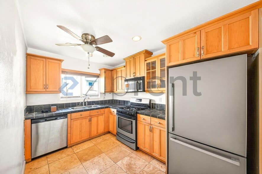 Building Photo - 240 W Verdugo Ave