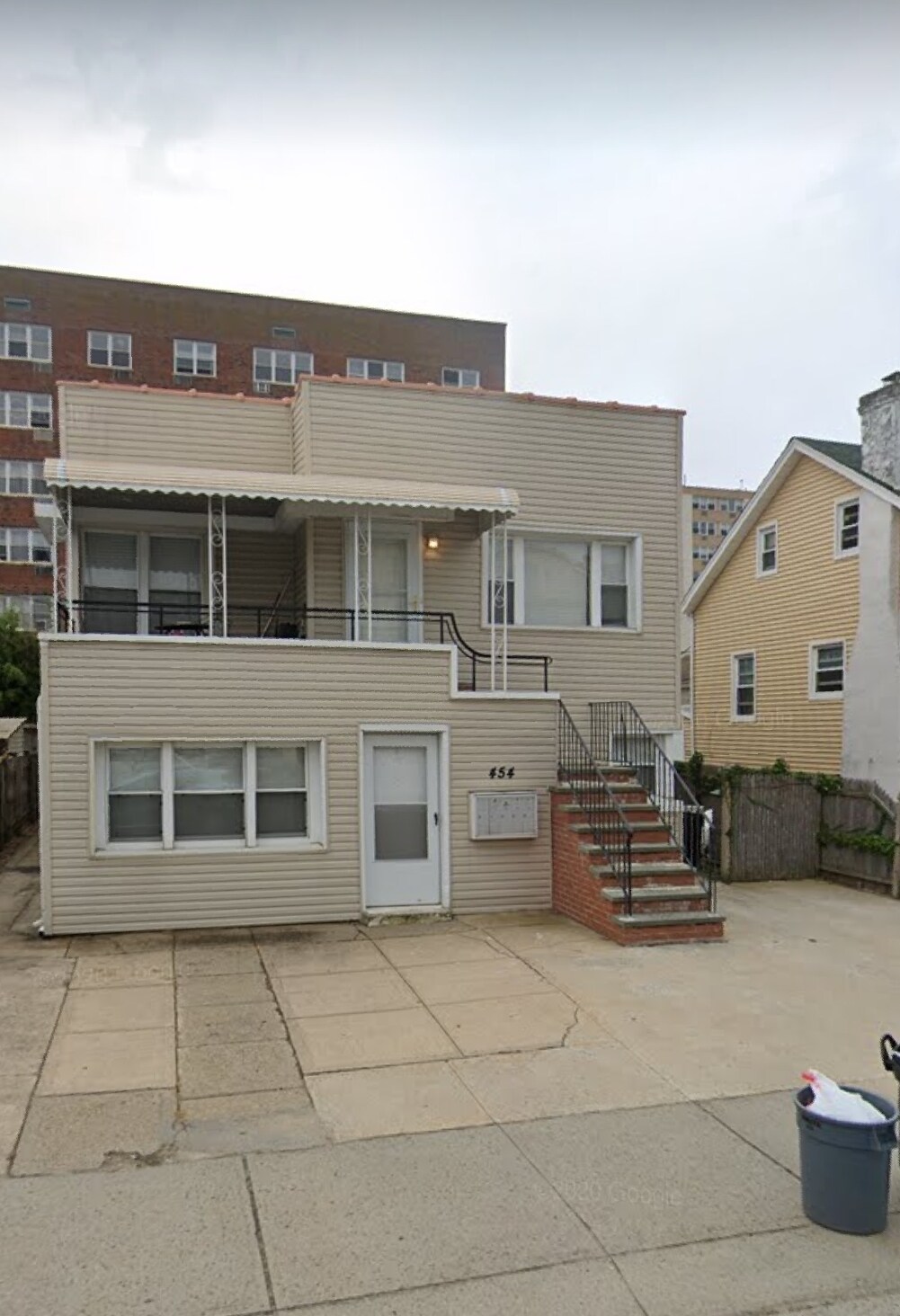 Building Photo - 454 E Broadway