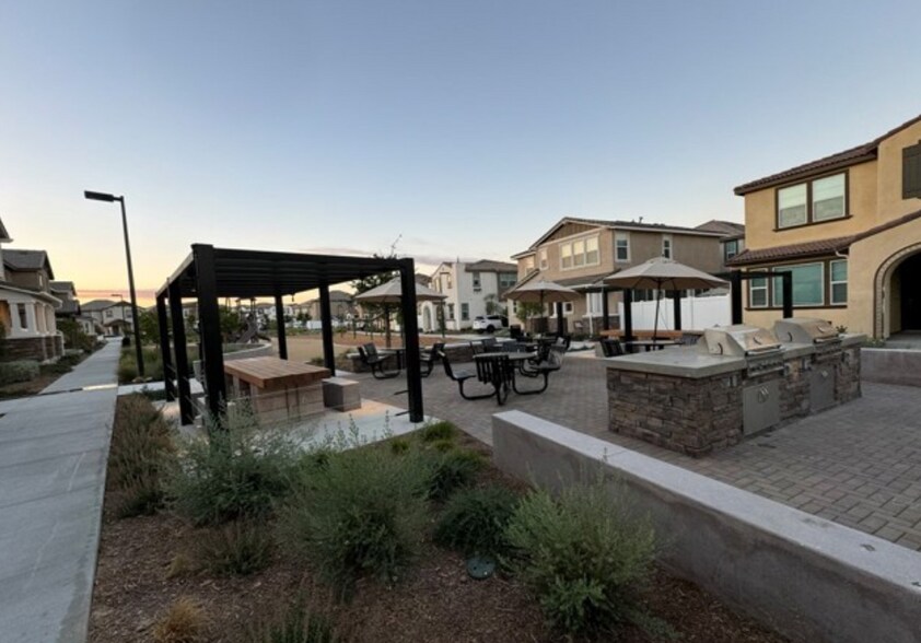 Building Photo - 40430 Melrose Dr