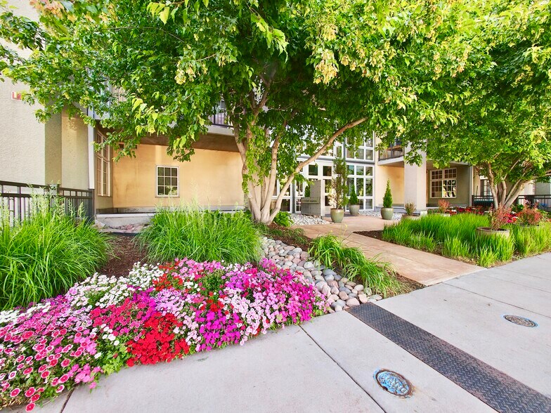 Building Photo - 275 S Harrison St