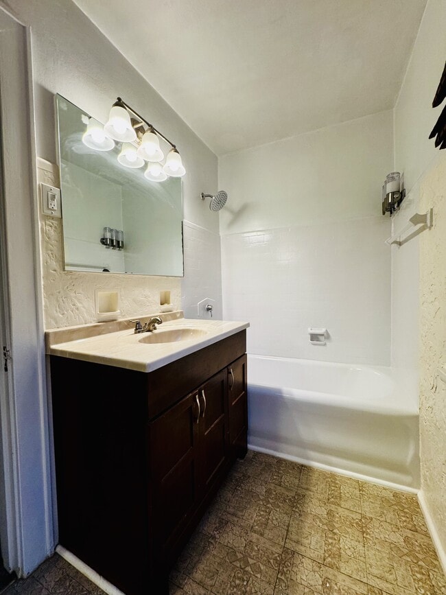 Building Photo - 1644 McFarland Rd