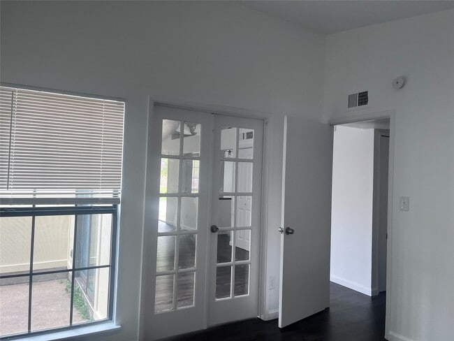 Building Photo - 4710 Cairnlomond St