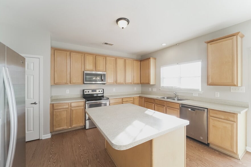 Building Photo - 11421 Callahan Mill Dr