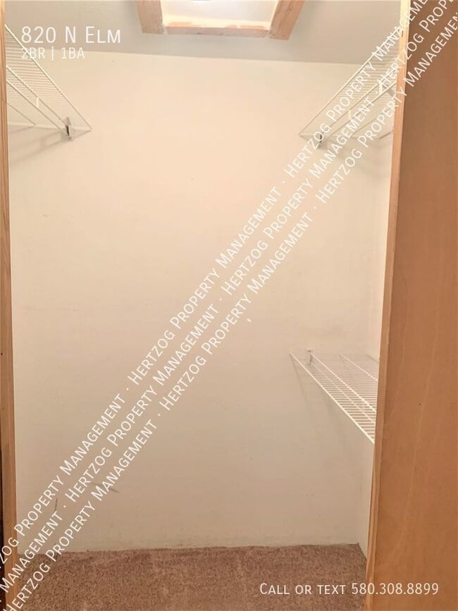 Building Photo - 820 N Elm-