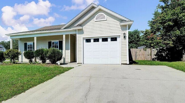 Building Photo - *** Promotion -- Sign lease by February 15 and receive $1100 off first months rent!!  Renovated h...