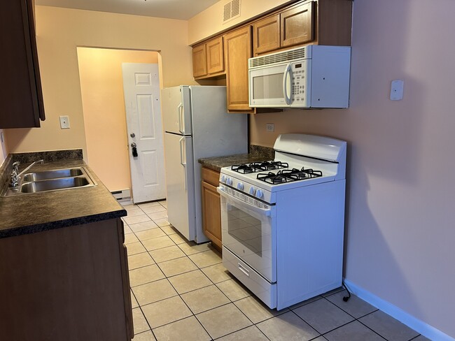 Building Photo - 1845 White Chapel Dr