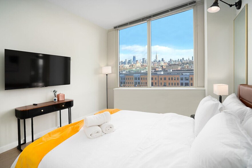 Building Photo - 824 Madison St