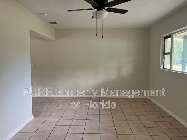 Building Photo - 2205 NE 14th Ave