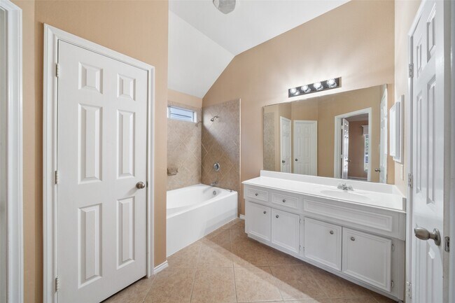 Building Photo - 9307 Sunlit Park Dr