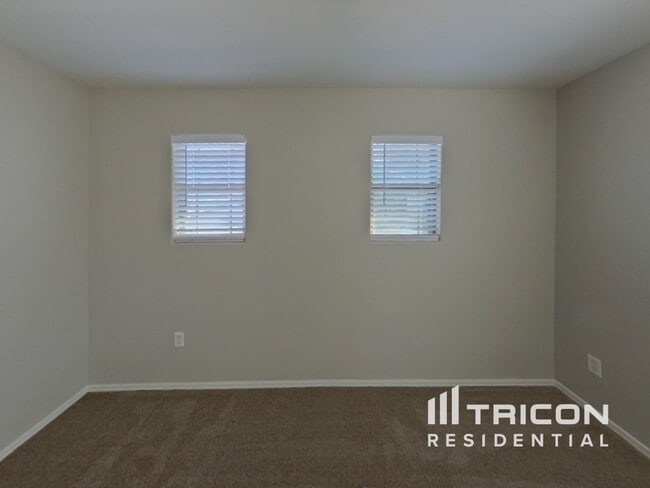 Building Photo - 40984 W Colby Dr