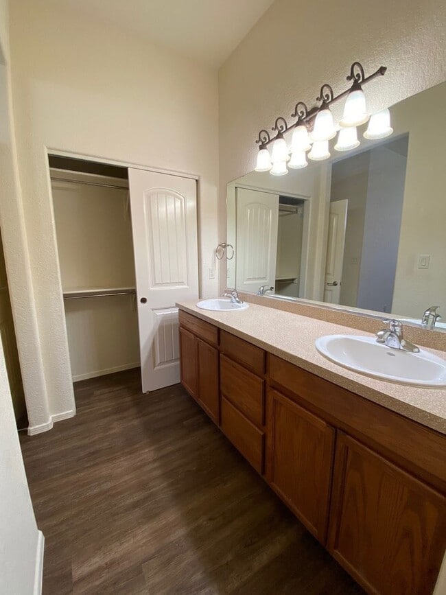 Building Photo - Beautiful 2 Bedroom Del Prado Condominium ...