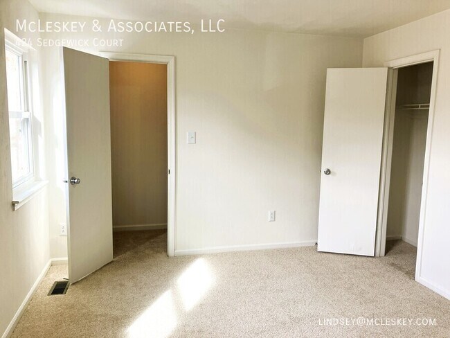 Building Photo - 424 Sedgewick Ct