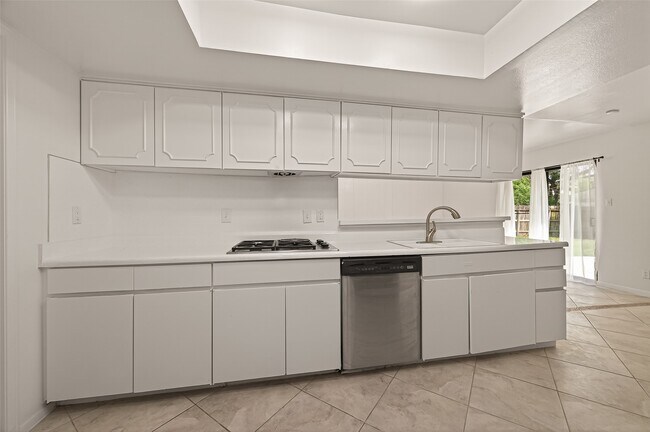 Building Photo - 5523 Kuldell Dr