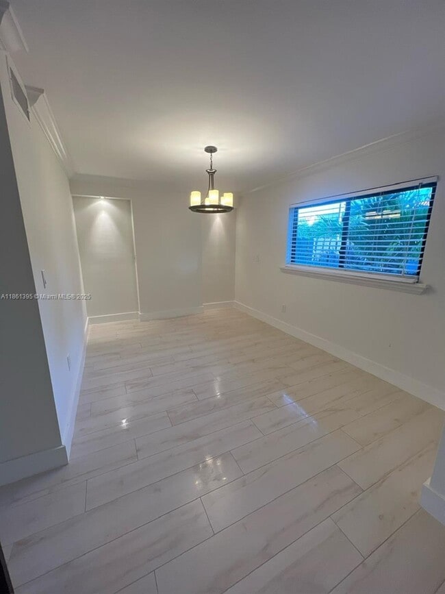 Building Photo - 1122 SW 87th Ave