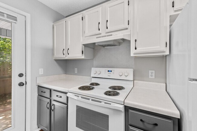 Building Photo - Great Location - 3/2 close to Downtown Bentonville!