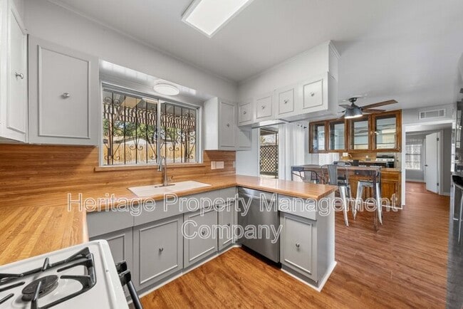 Building Photo - 303 Marquis Ln