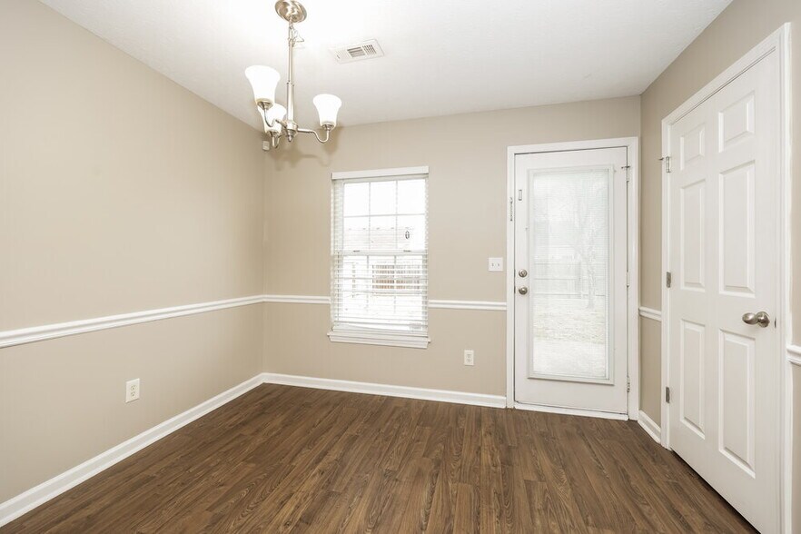 Building Photo - 3014 Deer Trail Dr