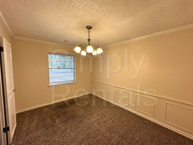 Building Photo - 7 Timberside Dr