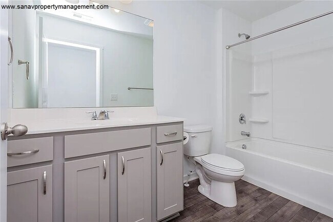 Building Photo - "Ankeny Oasis: Luxurious 4-Bedroom Home with Expansive 3-Car Garage and Secluded Backyard Retreat!"