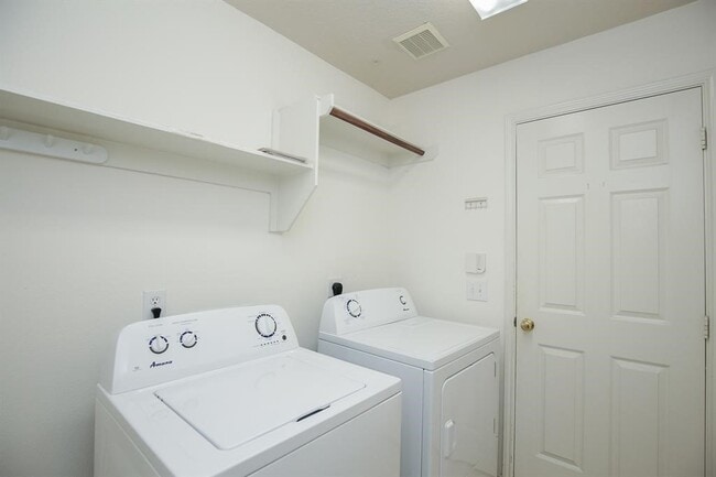 Building Photo - 20502 Pioneer Bend Ct