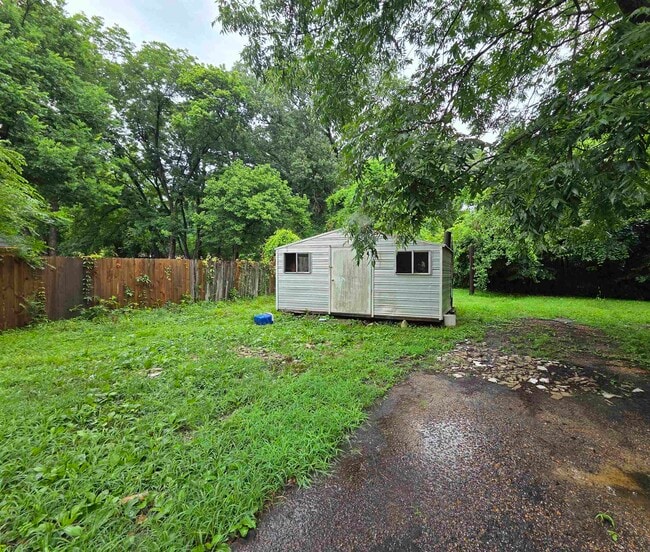 Building Photo - 1706 Echles St