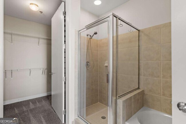 Building Photo - 711 Cosmopolitan Dr NE