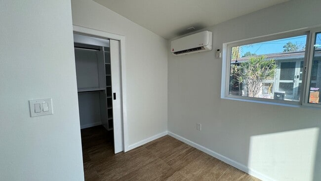 Building Photo - Cozy Cliff May Efficiency in Rancho Neighb...