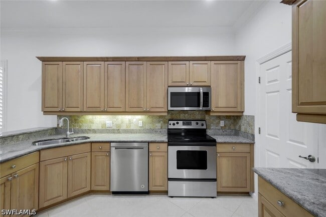 Building Photo - 15501 Cadiz Ln