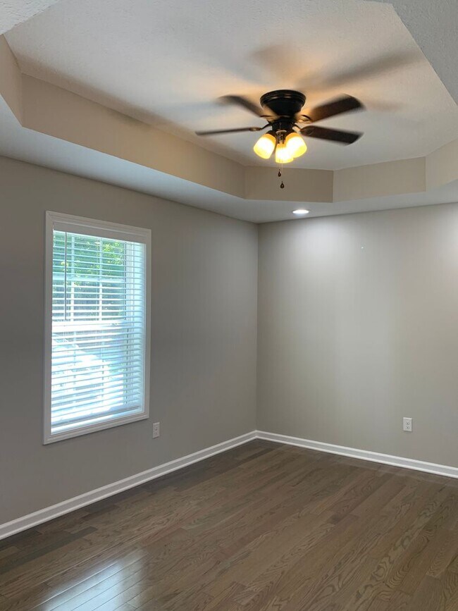 Building Photo - Charming 3 Bedroom Home in Private Setting in Tullahoma...