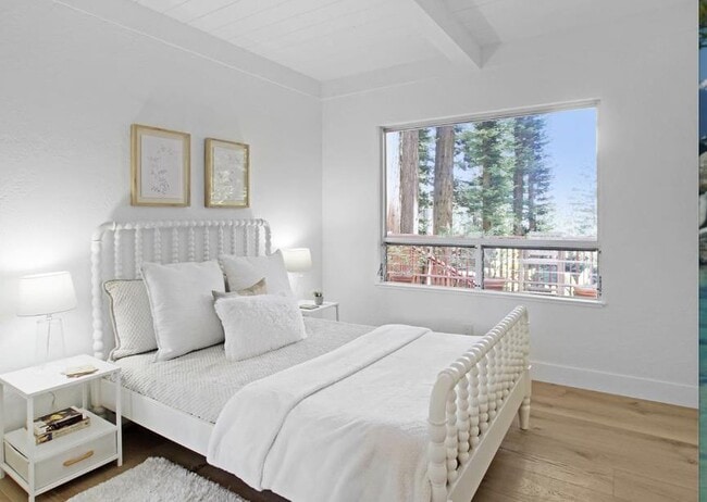 Building Photo - 350 Grandview Dr