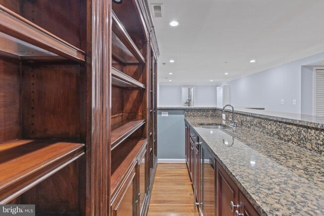 Building Photo - 1725 Gatehouse Ct