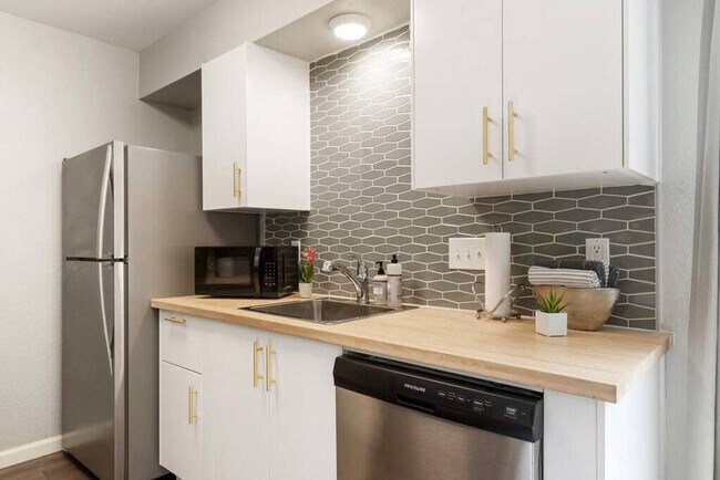 Building Photo - 802 Ramble Ln