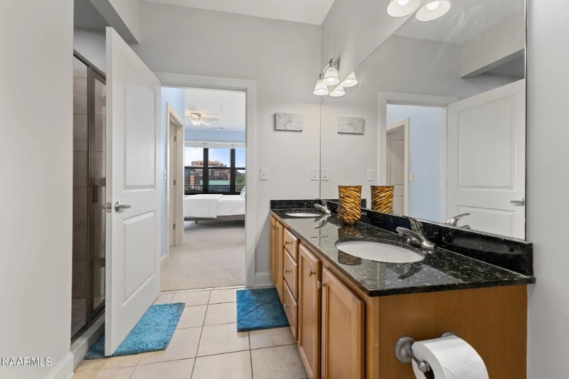 Building Photo - 445 W Blount Ave