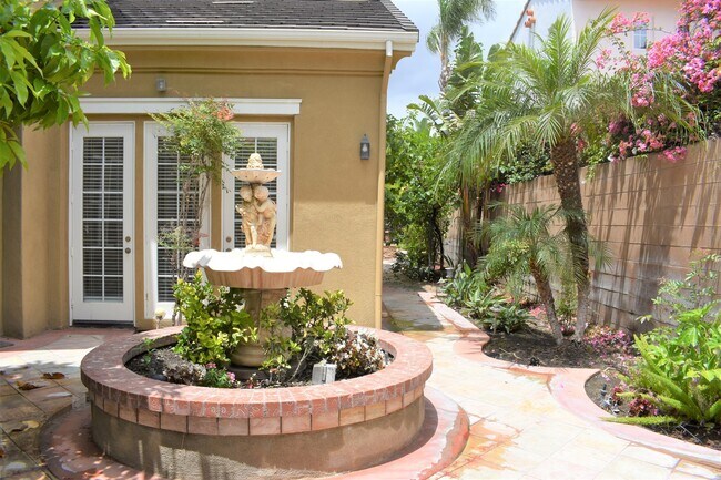 Building Photo - Beautiful 5 bedroom, 5 bath home in Desirable North Park Irvine