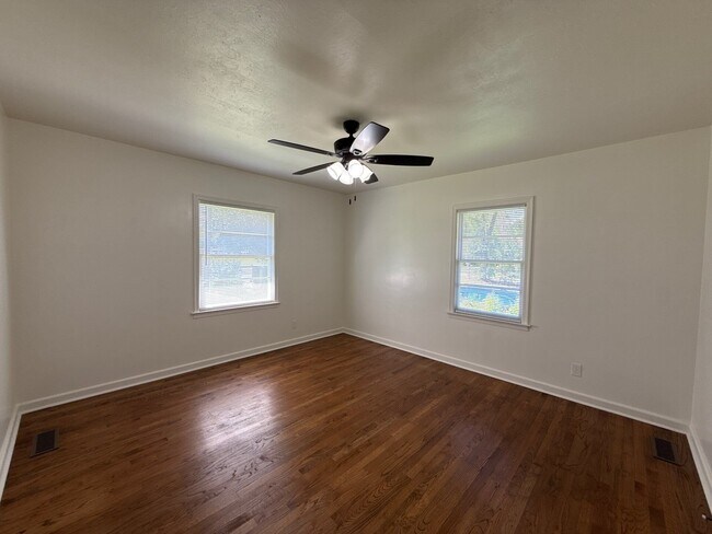 Building Photo - 622 Cardinal Dr