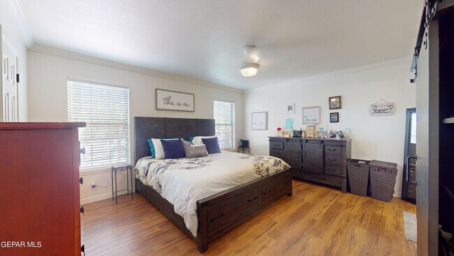 Building Photo - 453 El Camino Dr