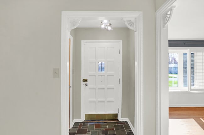 Building Photo - 1240 N Irvington Ave