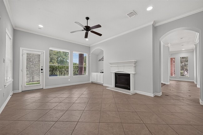 Building Photo - 8602 Two Sisters Ct
