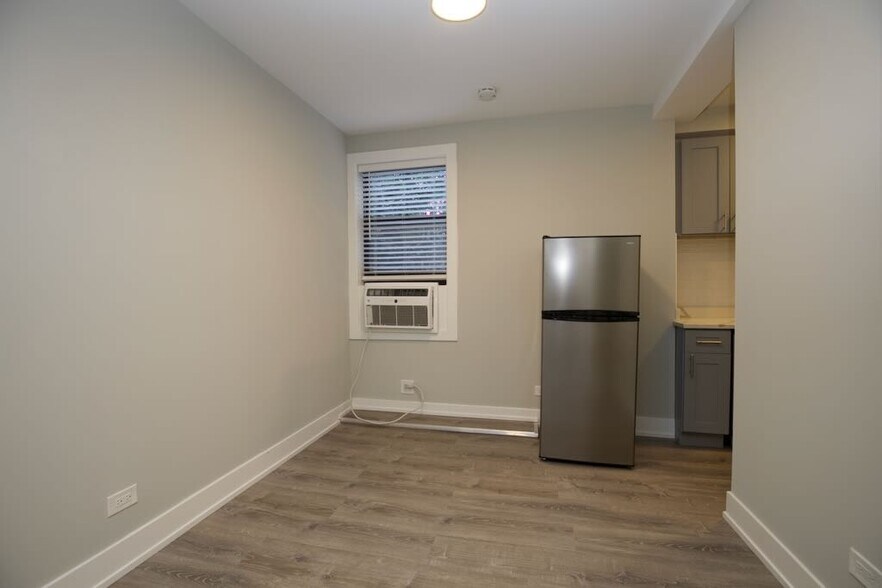 Building Photo - 508 W Belmont Ave