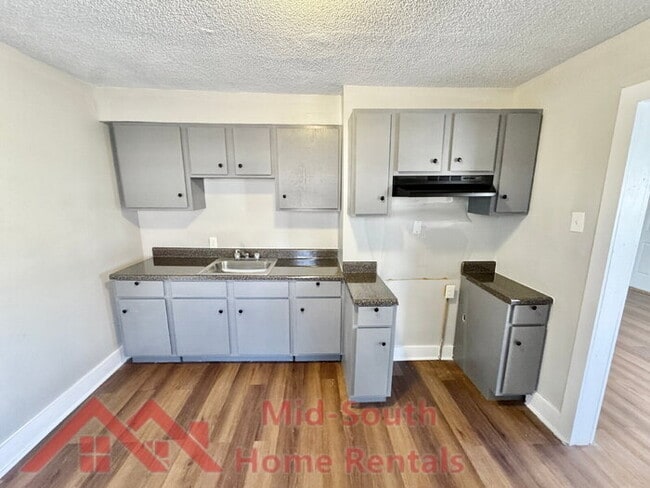 Building Photo - 2071 Hubert Ave