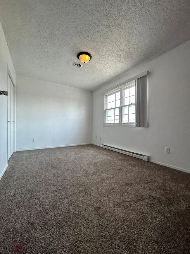 Building Photo - Lovely, Updated Townhome for Rent