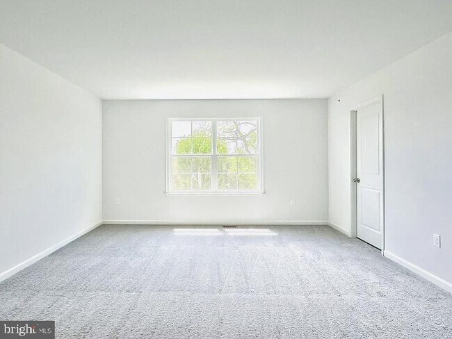 Building Photo - 7847 Oakbrook Dr