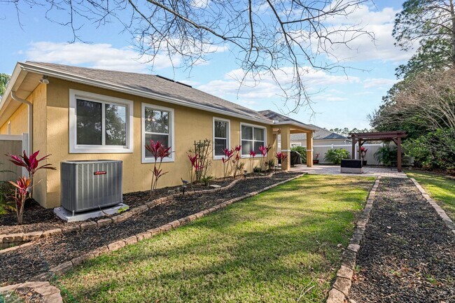 Building Photo - Beautifully maintained and move-in ready, ...